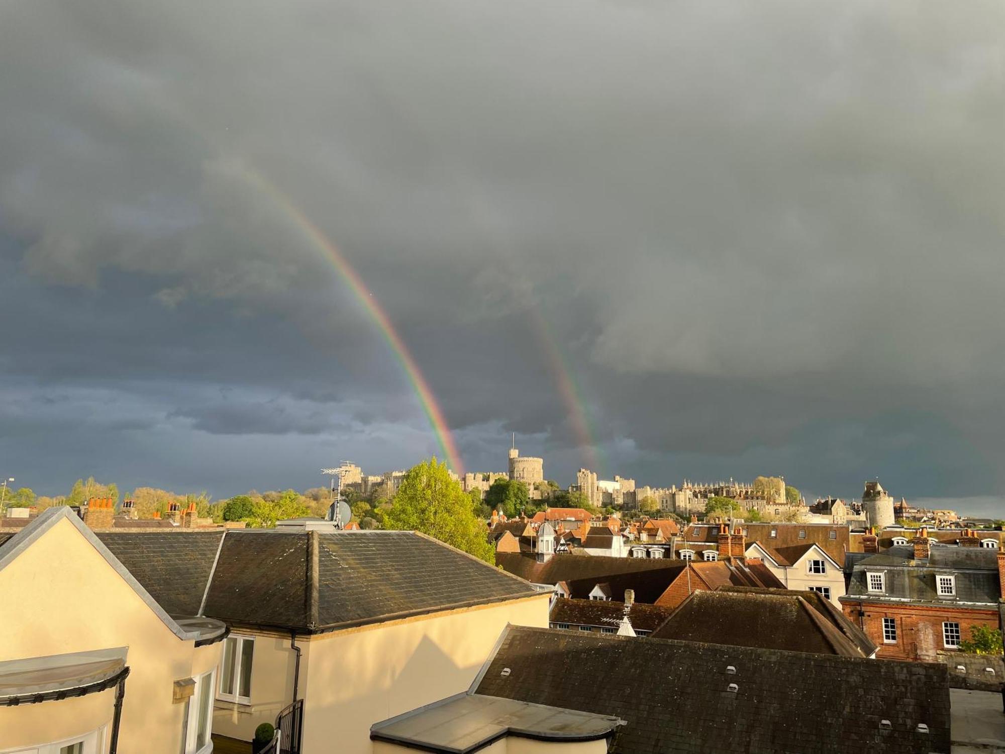 Top Floor En-Suite Double Bedrooms With Great View Of Windsor Castle & Free Parking Ngoại thất bức ảnh