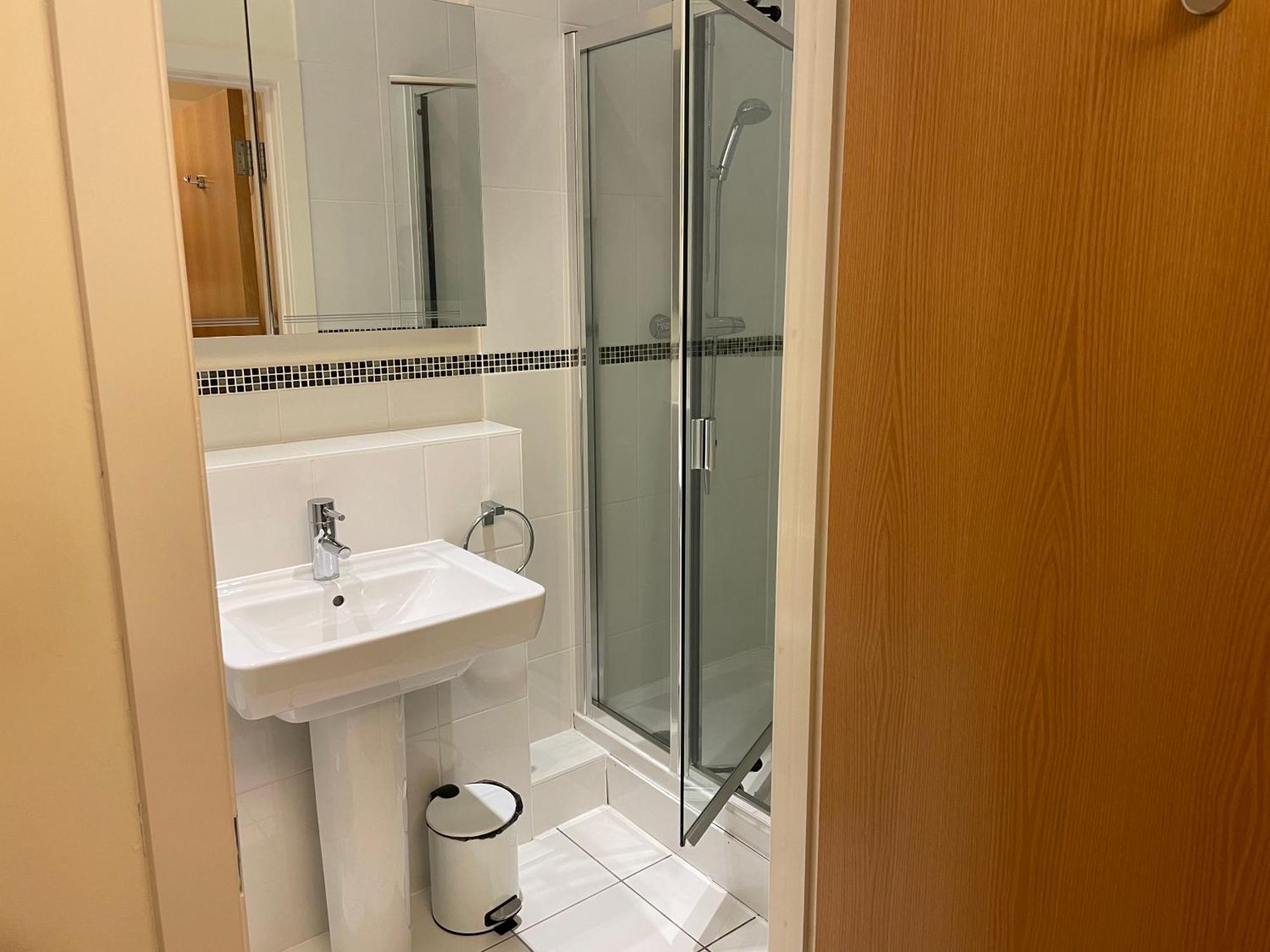 Top Floor En-Suite Double Bedrooms With Great View Of Windsor Castle & Free Parking Ngoại thất bức ảnh