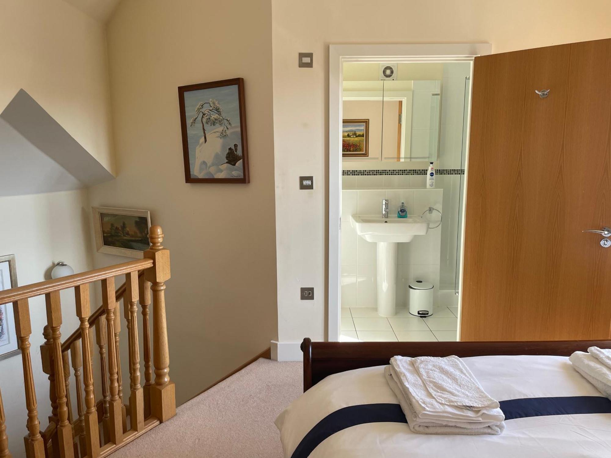 Top Floor En-Suite Double Bedrooms With Great View Of Windsor Castle & Free Parking Ngoại thất bức ảnh