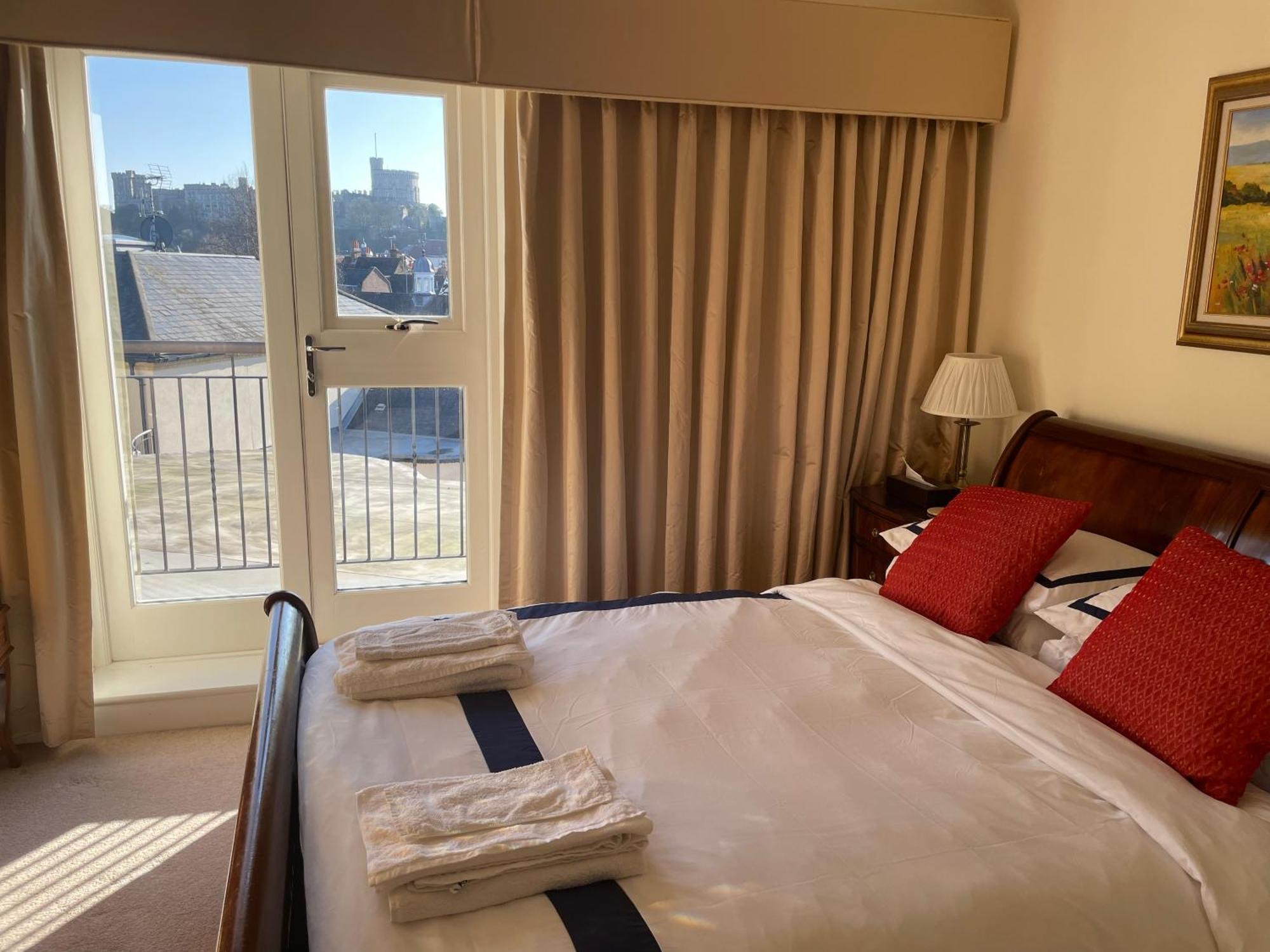 Top Floor En-Suite Double Bedrooms With Great View Of Windsor Castle & Free Parking Ngoại thất bức ảnh