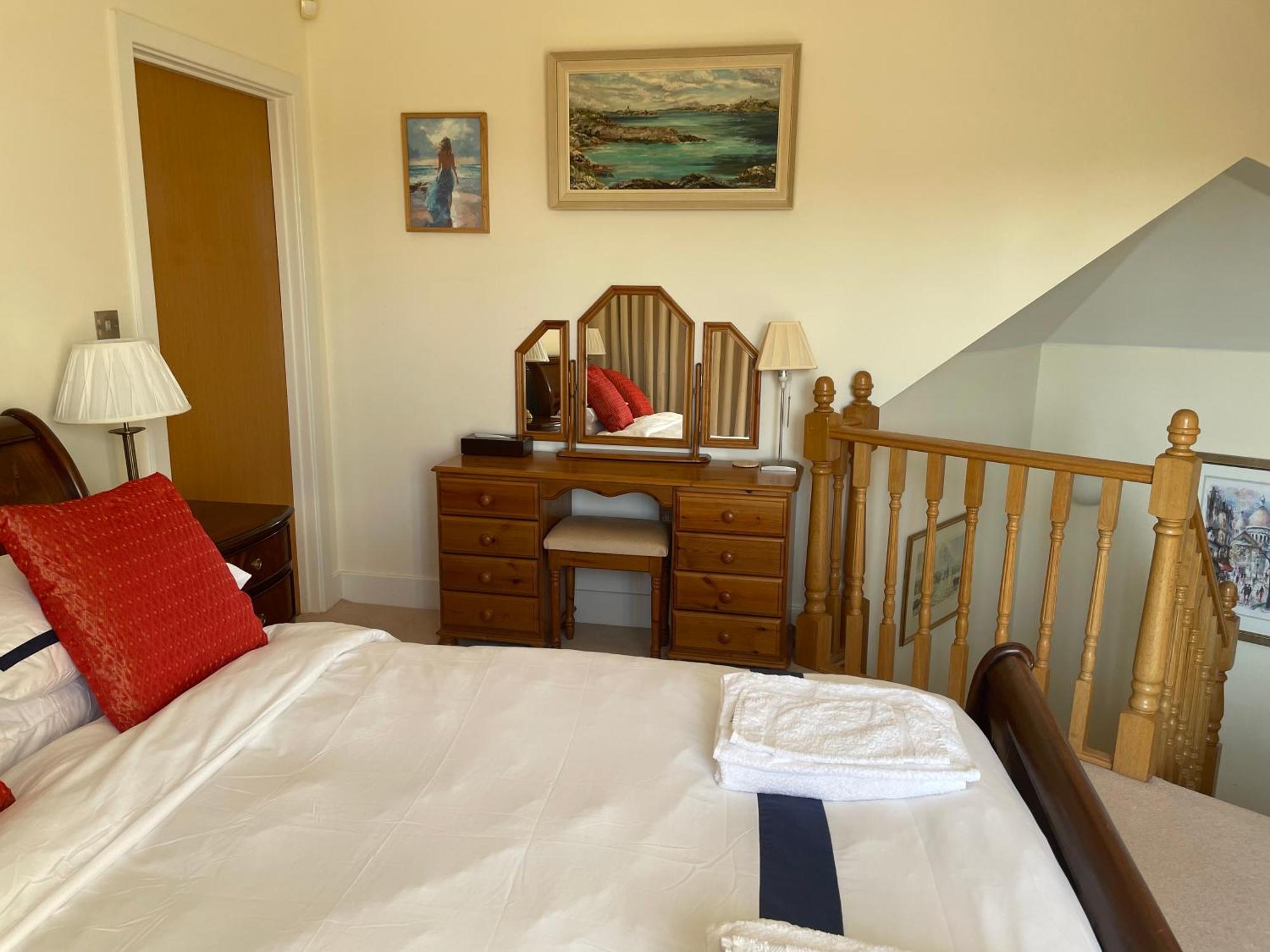 Top Floor En-Suite Double Bedrooms With Great View Of Windsor Castle & Free Parking Ngoại thất bức ảnh