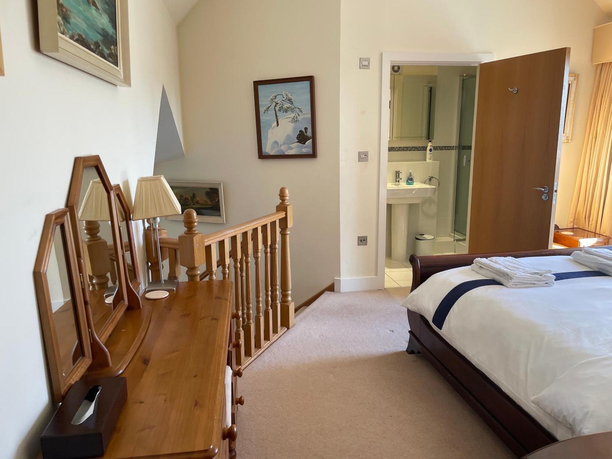 Top Floor En-Suite Double Bedrooms With Great View Of Windsor Castle & Free Parking Ngoại thất bức ảnh