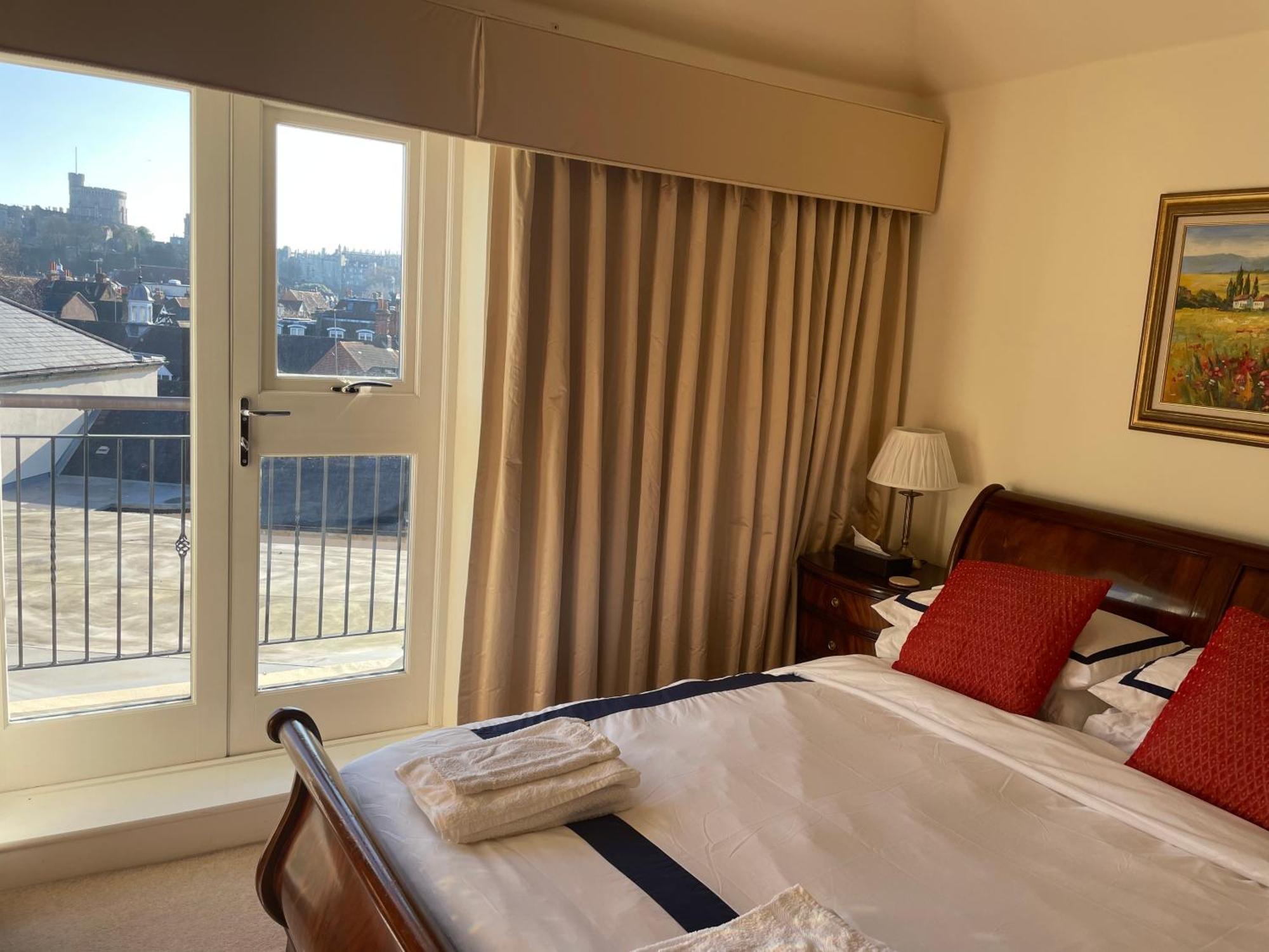 Top Floor En-Suite Double Bedrooms With Great View Of Windsor Castle & Free Parking Ngoại thất bức ảnh