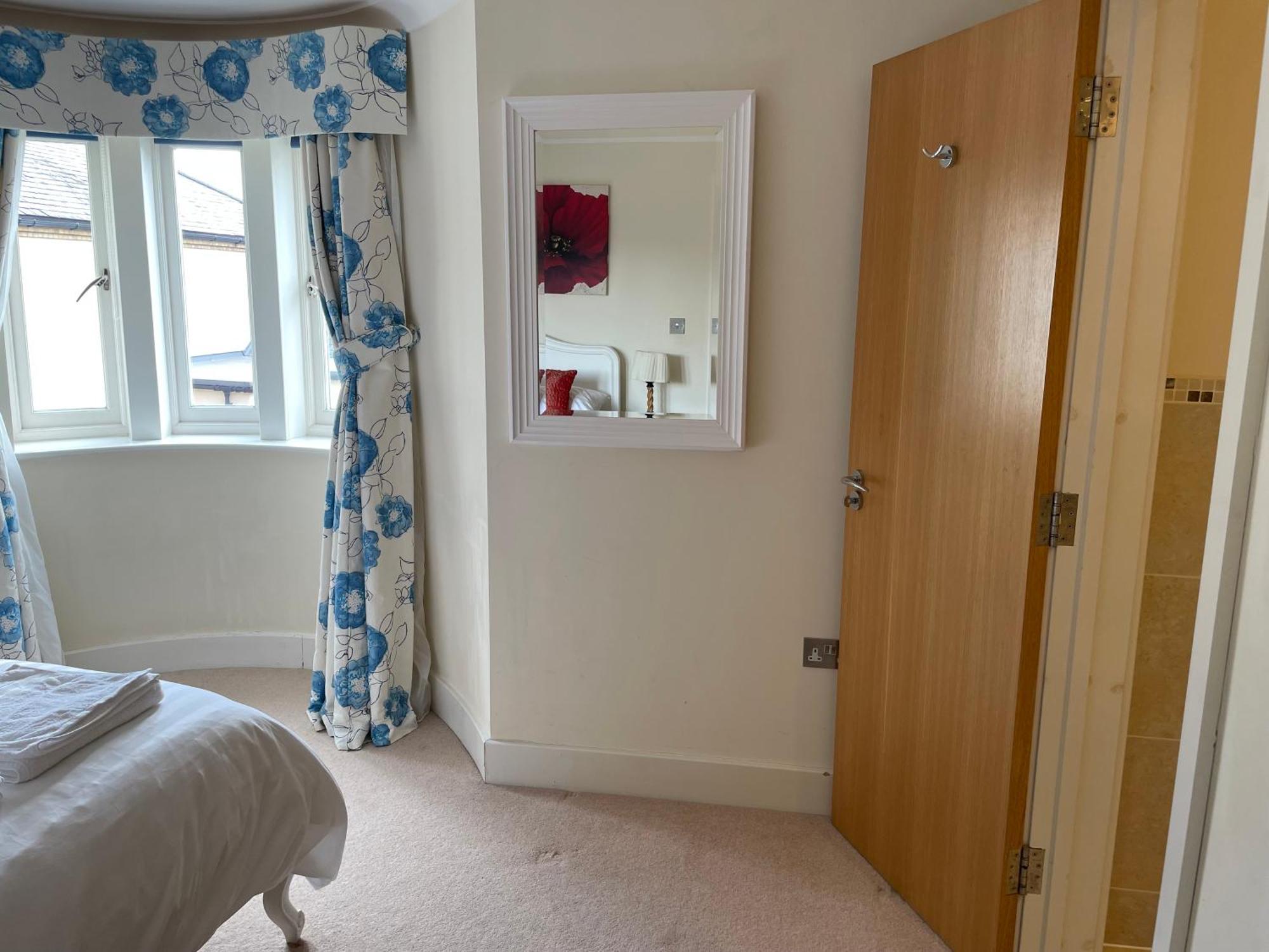 Top Floor En-Suite Double Bedrooms With Great View Of Windsor Castle & Free Parking Ngoại thất bức ảnh